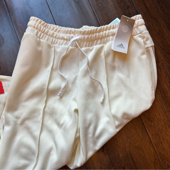Adidas Women's Regular Fit Elastic Waist Zip Pockets Tricot Pants Off White NWT - Picture 2 of 12